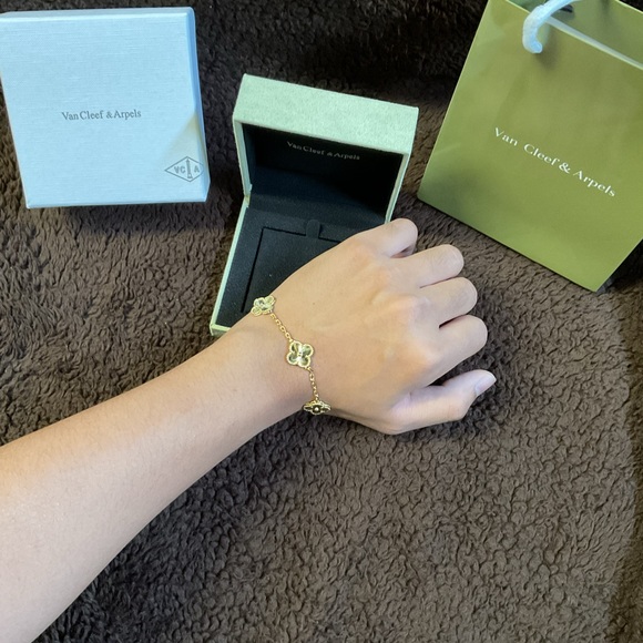 Van Cleef & Arpels Gold Clover Bracelet - Picture 5 of 5